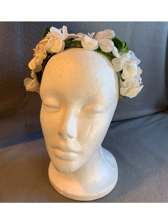 Vintage Ladies Floral Green & White Headpiece Hat Velvet Leaves & Mesh Accents